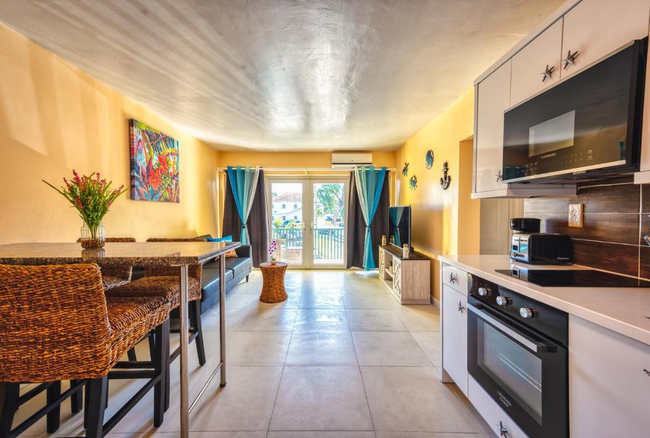 Lovely With Private Gym, Near Beach, Downtown, 24hr Security, Pool, Gated *