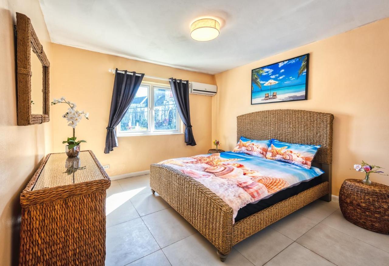 Apartment Lovely With Private Gym, Near Beach, Downtown, 24hr Security, Pool, Gated *
