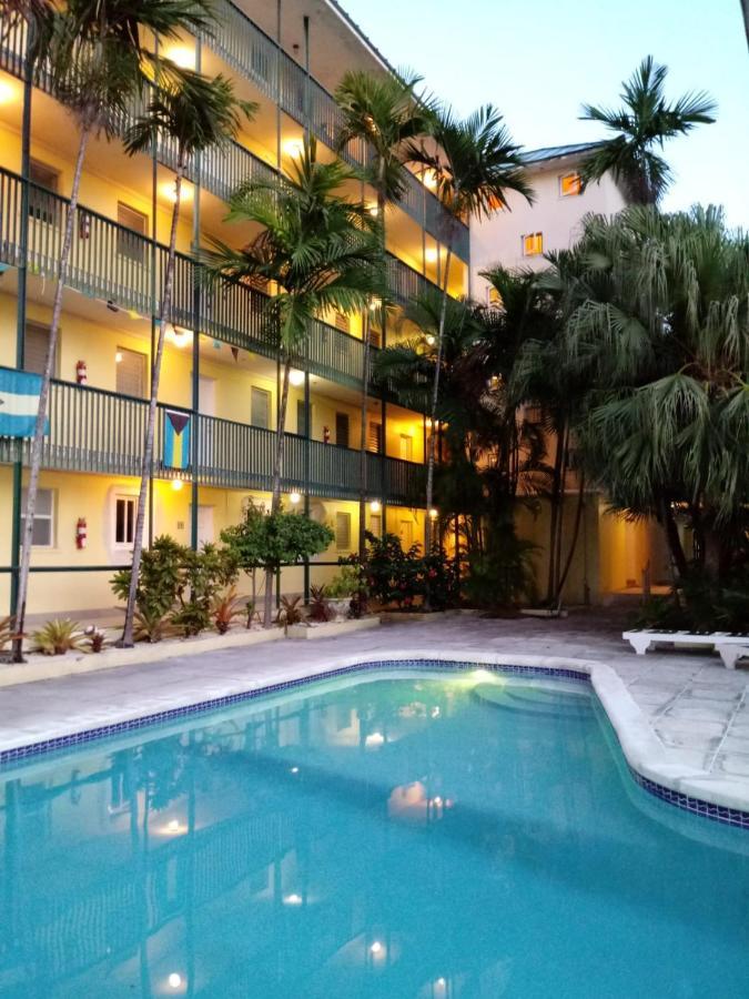 Lovely With Private Gym, Near Beach, Downtown, 24hr Security, Pool, Gated Apartment *