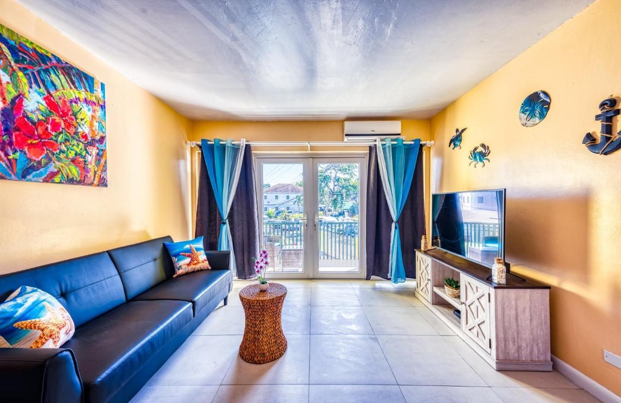 Appartement Lovely With Private Gym, Near Beach, Downtown, 24hr Security, Pool, Gated Nassau